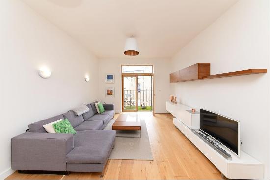 A 2 bed, 2 bath for sale in London, NW6