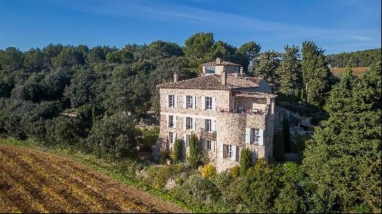 An exceptional country house for sale in Vaison-la-Romaine.