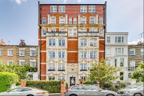 A superb apartment on Bedford Gardens,