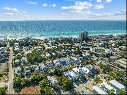 Four-Bedroom Cottage With Community Pool Near Beach