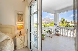 Elegant classic-style villa in Nueva Andalucia, Marbella 29660