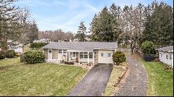 7 Hemlock Dr, Hempfield Twp - Mer PA 16125