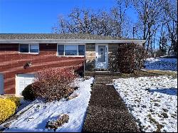 200 Ogden Nash St Dr Unit B, Moon/Crescent Twp PA 15108