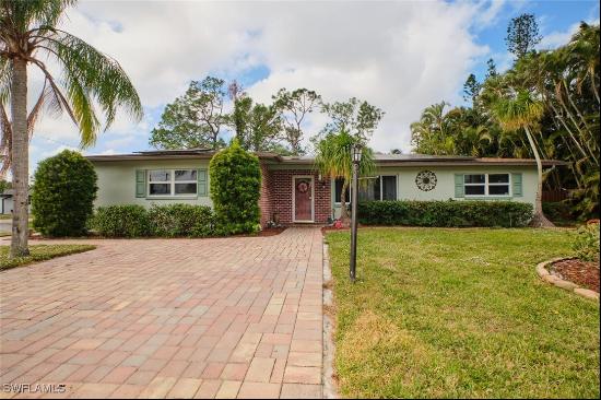 8955 Crest Lane, Fort Myers FL 33907