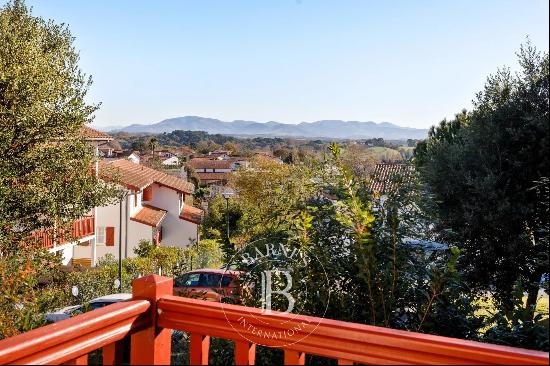 BIDART, 106 SQ.M APARTMENT WITH TERRACE, MOUNTAIN VIEW