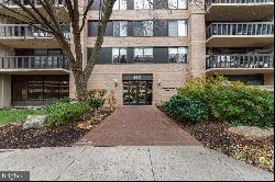 3713 S George Mason Drive Unit 211W, Falls Church VA 22041