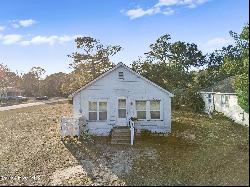 801 N Caswell Avenue, Southport NC 28461