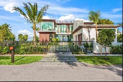 4774 N Bay Rd, Miami Beach FL 33140