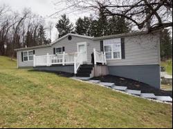 215 S Thompson Ln, Hempfield Twp - Wml PA 15642