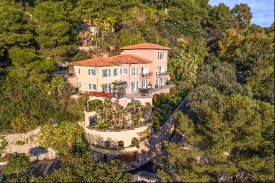 Villa with a breathtaking view in Villefranche-sur-Mer.