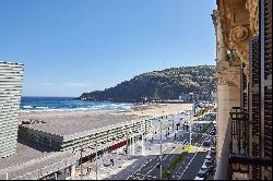 Design apartment with views of the beach