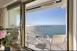 BIARRITZ, "CÔTE DES BASQUES", EXCEPTIONAL APARTMENT FACING THE OCEAN