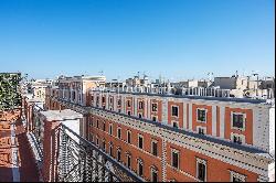 Elegant penthouse in Rome's Historic Center with terrace