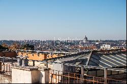 Elegant penthouse in Rome's Historic Center with terrace