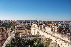 Elegant penthouse in Rome's Historic Center with terrace