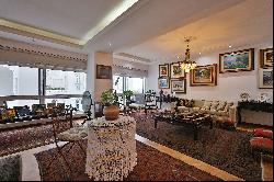 Spacious apartment with ocean view next to the Copacabana Palace