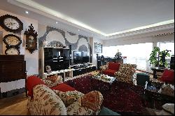 Spacious apartment with ocean view next to the Copacabana Palace