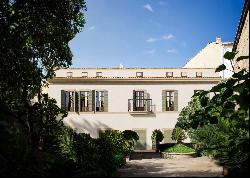 Flat in stately 16th century building in the old town