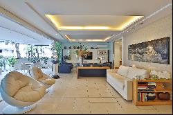 Exclusive apartment with circular layout and ocean view