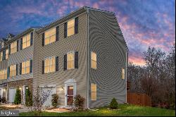 2233 Mallard Landing Dr, Fredericksburg VA 22408