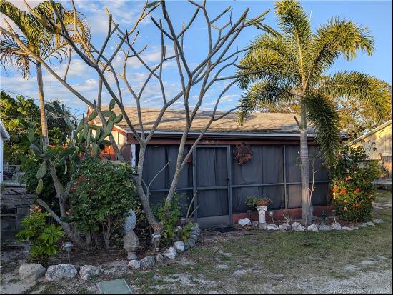 2457 NE Hickory Avenue, Jensen Beach FL 34957