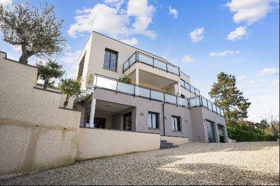 Maison contemporaine avec piscine