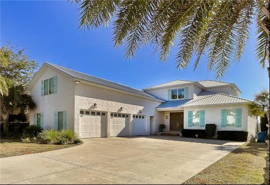 305 Yacht Club Lane, St Simons Island GA 31522