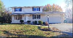 10 Courtleigh Place, Reading PA 19606