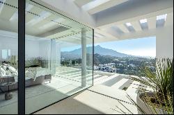 Recently completed south-facing villa with panoramic views in La, Benahavís 29679