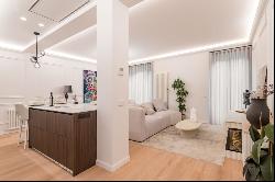 SUPERB 3 BEDROOM, 3 BATHROOM EXTERIOR TOP FLOOR EXTERIOR PROPERT, Madrid 28001