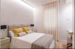 SUPERB 3 BEDROOM, 3 BATHROOM EXTERIOR TOP FLOOR EXTERIOR PROPERT, Madrid 28001