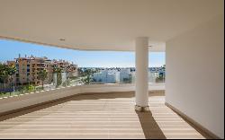 Modern penthouse with solarium located just 700 metres to the be, Marbella 29670