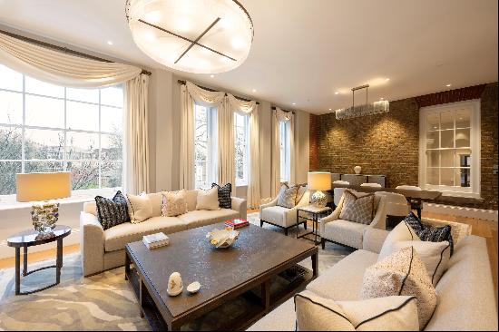 A spectacular three bedroom apartment with parking For Sale in Chelsea, SW10