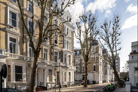 A bright and beautifully presented two bedroom apartment in the heart of Notting Hill.