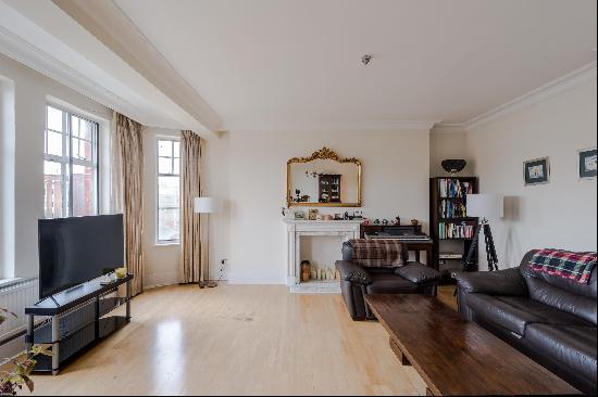 A spacious three bedroom flat in the prestigious Clive Court W9