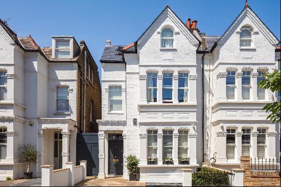 A magnificent 5-bedroom family home boasting a 68-foot garden and off-street parking, situ