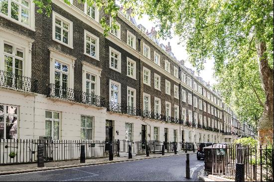 Three bedroom flat for sale in Sussex Gardens, Hyde Park, W2.