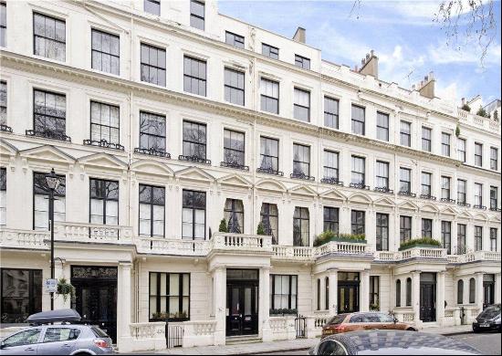 2 bedroom apartment for sale in Cleveland Square, W2.