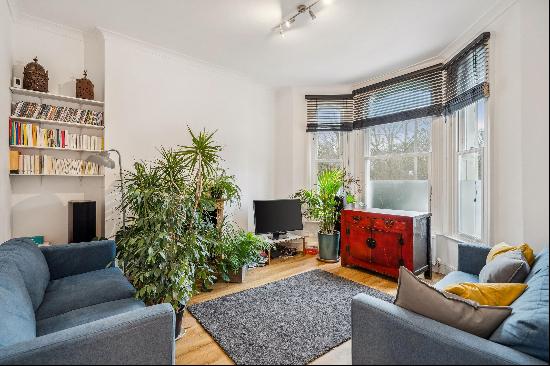 Presenting a stylish 2 bedroom flat with 801 sq ft of meticulously designed accommodation 