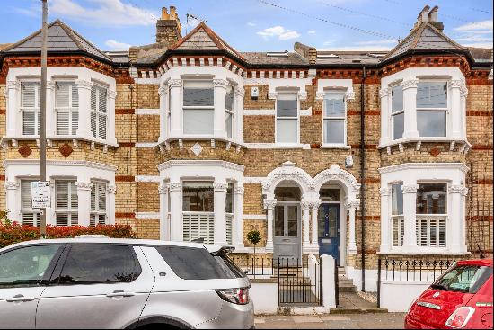 5 Bedroom Victorian Family Home on Devereux Road in Between the Commons