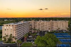 BAY SHORES YACHT AND TENNIS CLUB