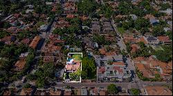 Large land with house to remodel in the Mcal.Estigarribia neighborhood