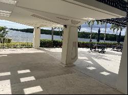 500 Bayview Dr Unit 617, Sunny Isles Beach FL 33160