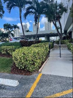 500 Bayview Dr Unit 617, Sunny Isles Beach FL 33160