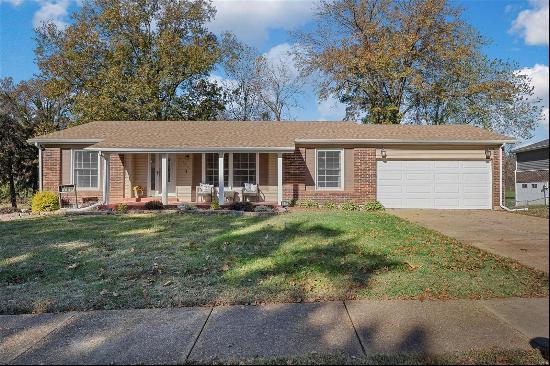 6585 Lakeside Hills Dr, Florissant MO 63033