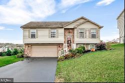 1266 Summit Run Court, York PA 17408