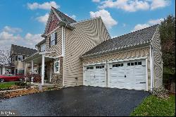 113 Hawthorne Circle, Lancaster PA 17602