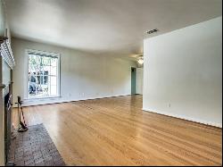 Awesome 2-1-1 with Hardwood Floors