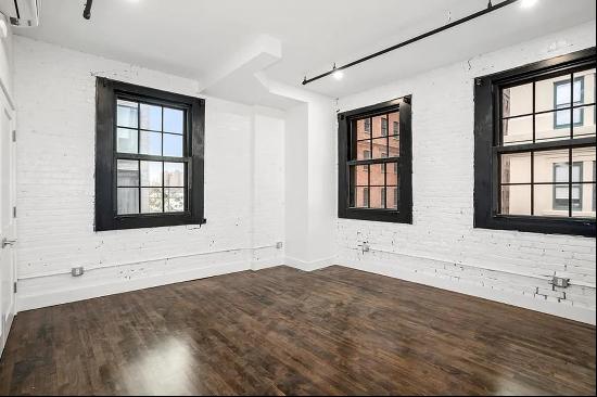 Luxury Loft Living in the Heart of Dumbo! SoHo has come to the heart of Dumbo at