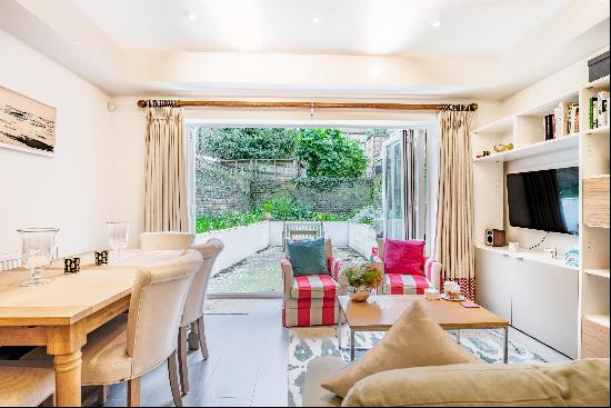 A charming two bedroom apartment nestled on a highly sought-after Fulham residential stree